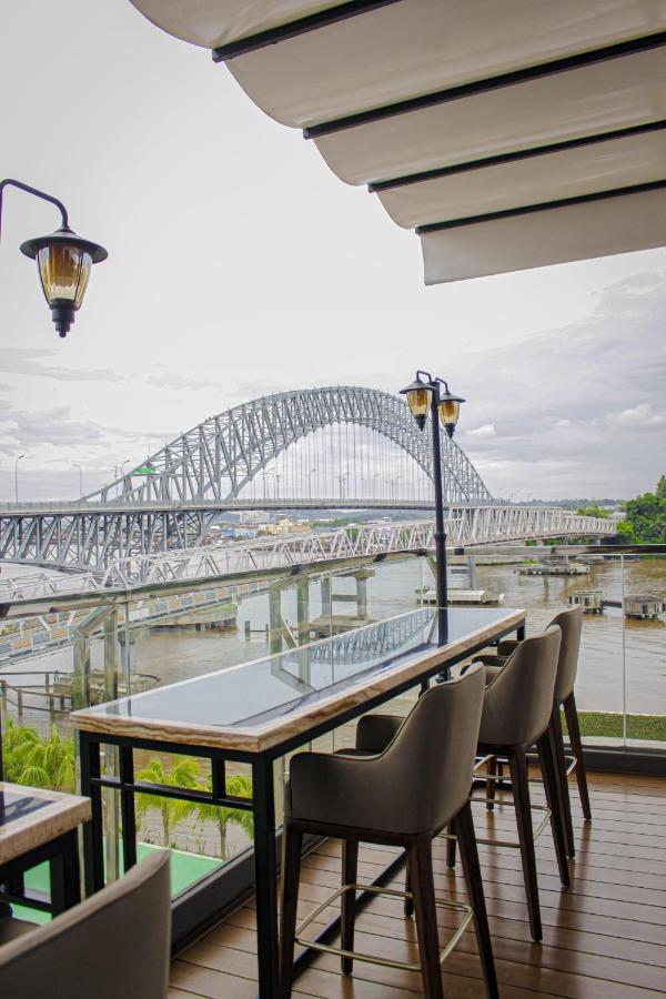 HARRIS Hotel Samarinda Exterior foto